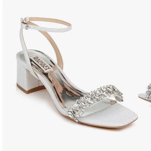 NIB Badgley Mischka Harlow Sandal - White - Size 6